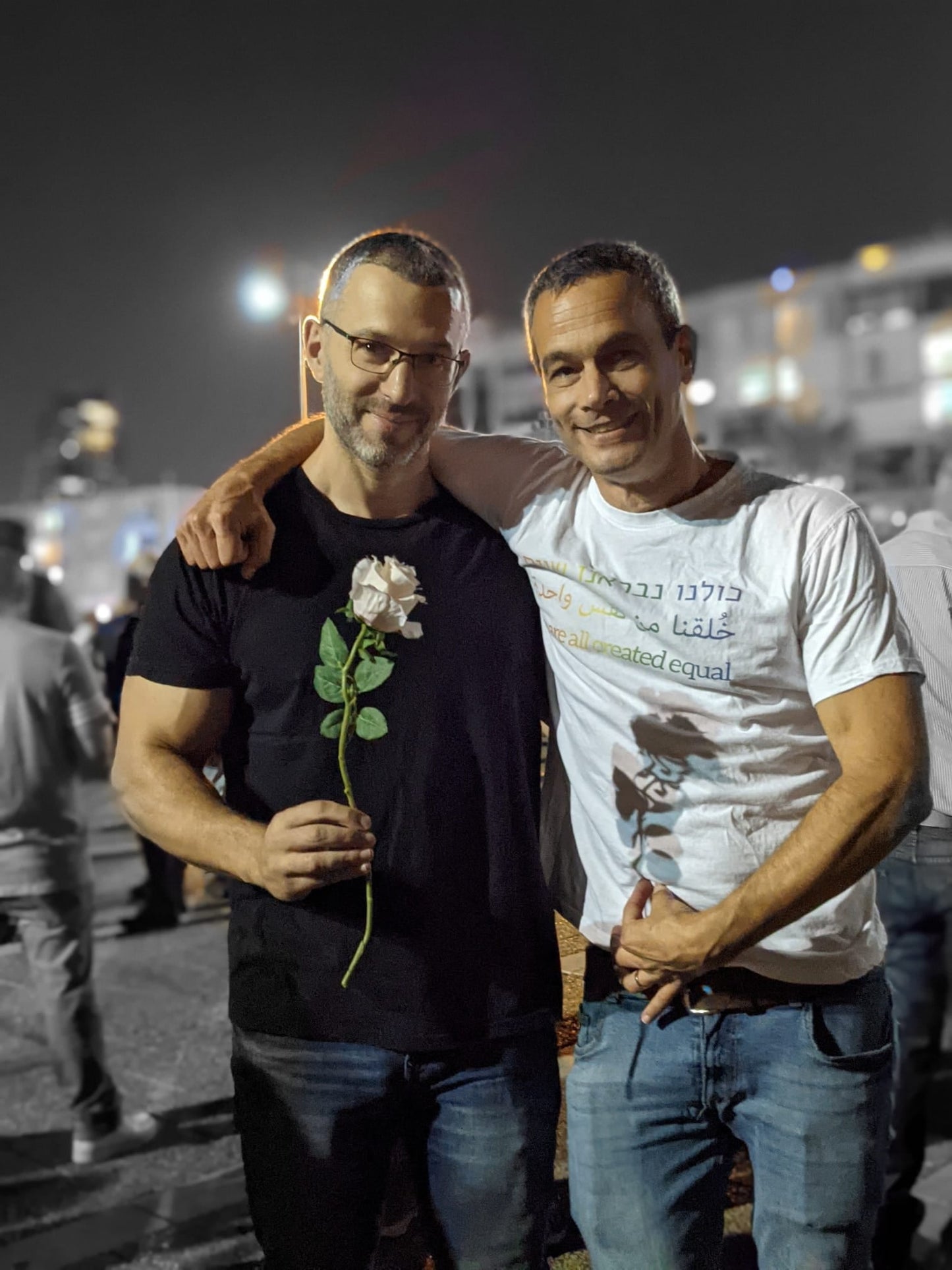 כולנו נבראנו שוות - לבן